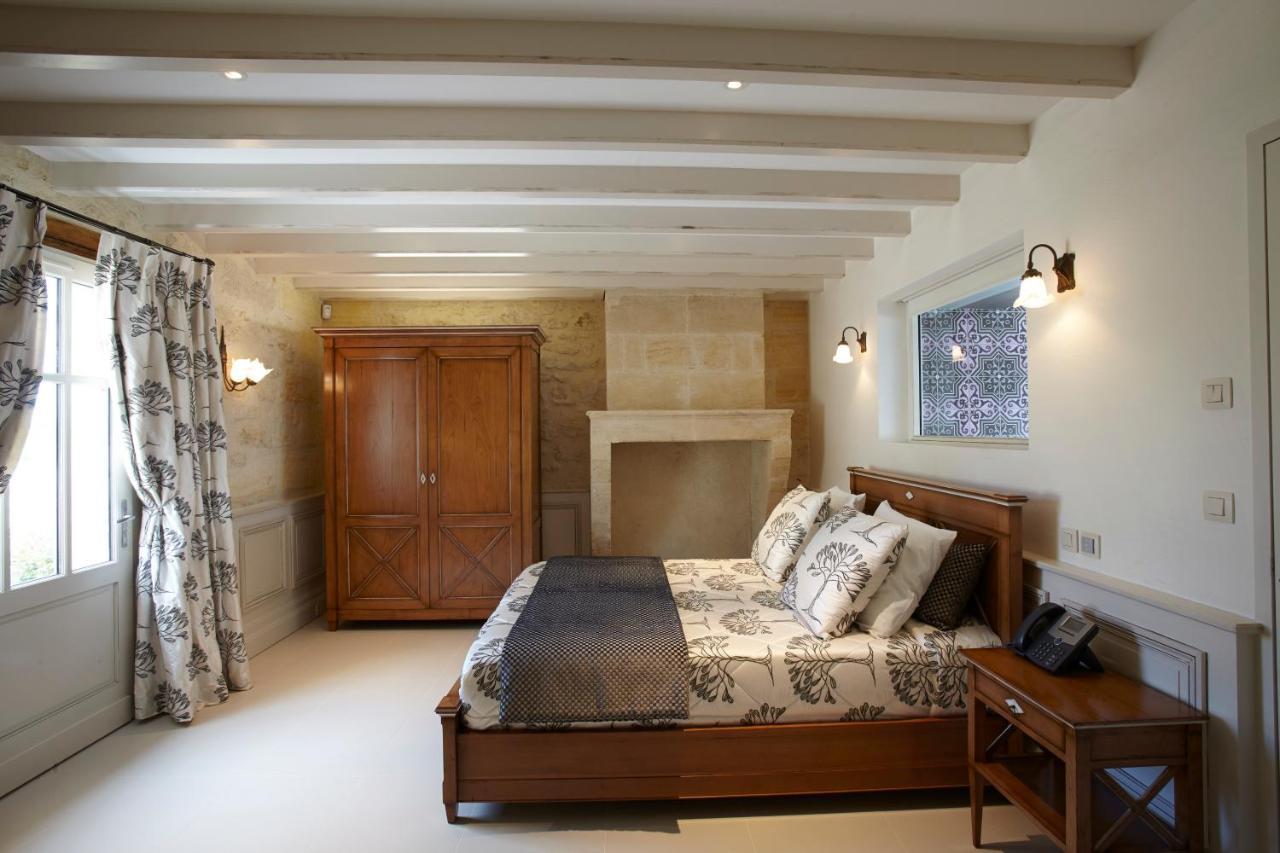 Chateau La Rose Perriere Lussac  Zimmer foto